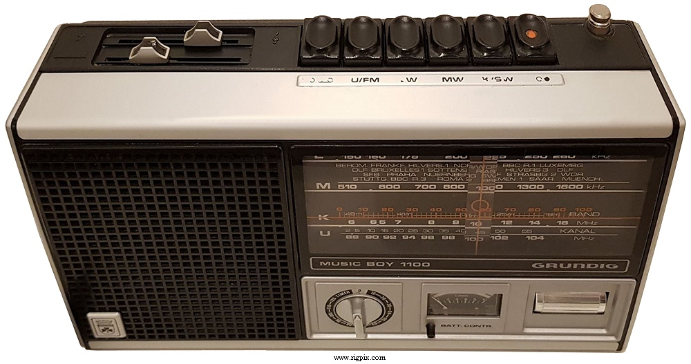 A top view picture of Grundig Music Boy 1100