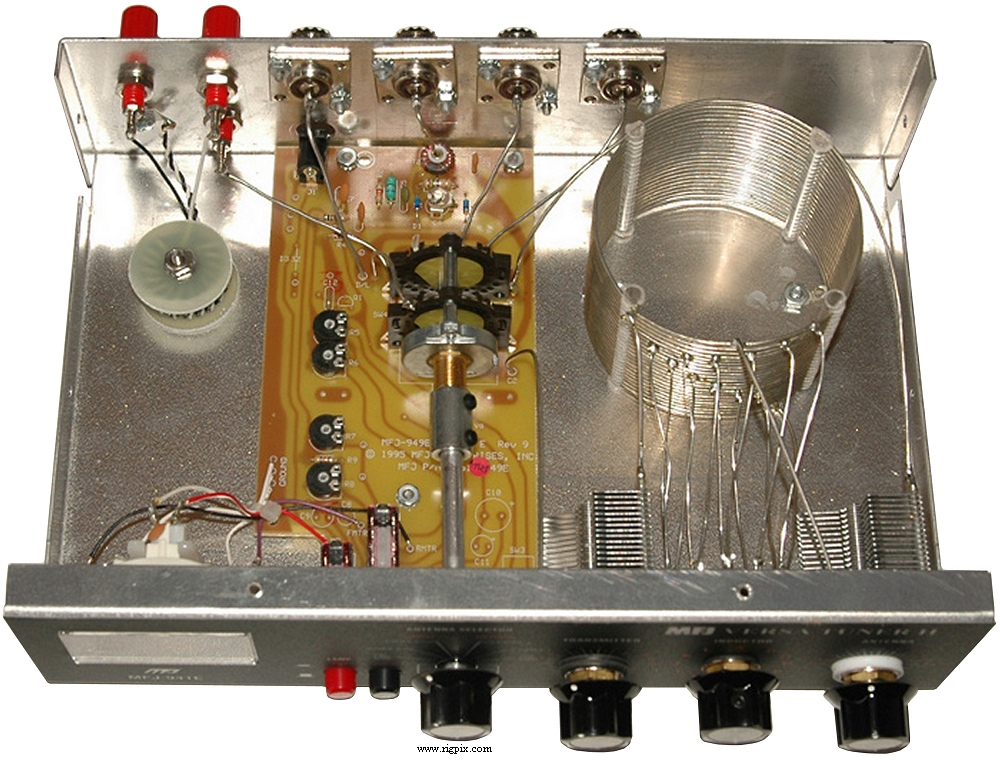 An inside picture of MFJ-941E ''Versa Tuner II''