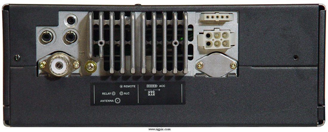A rear picture of Alinco DX-77E