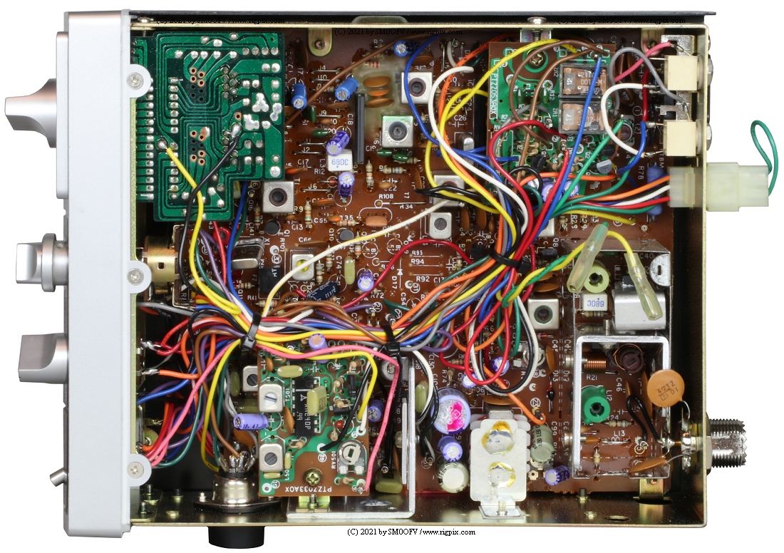 An inside picture of Hy-Gain II (2702 AM/FM)