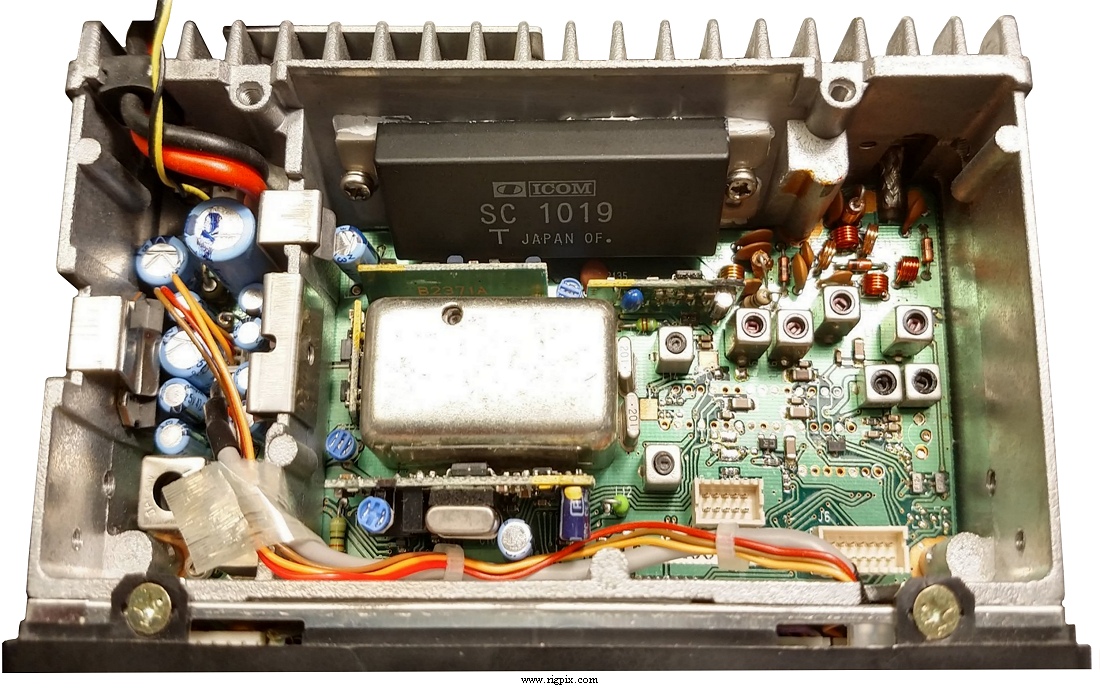 An inside picture of Icom IC-229E