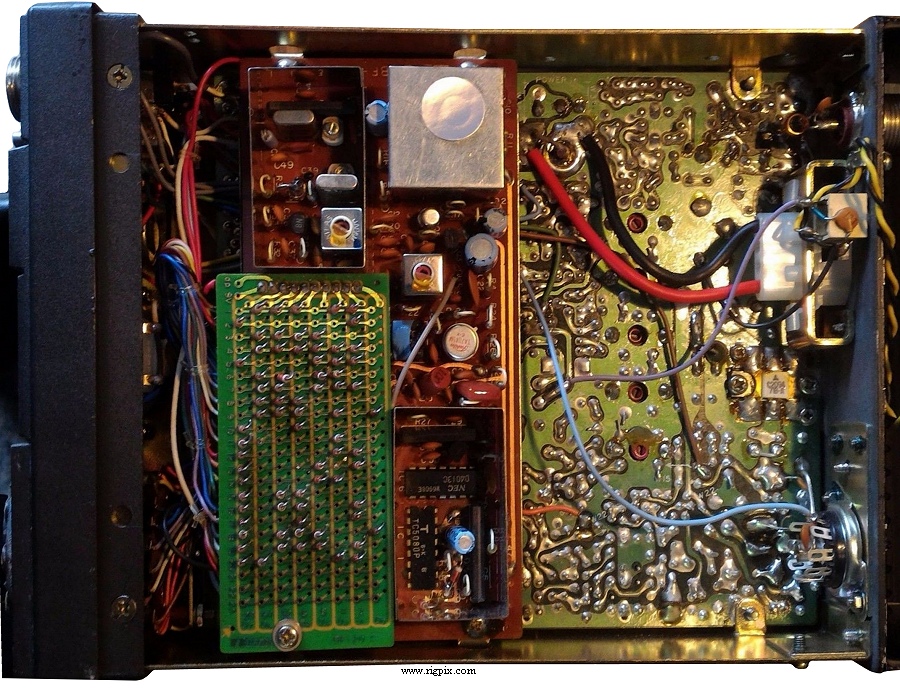 An inside bottom picture of Icom IC-22S