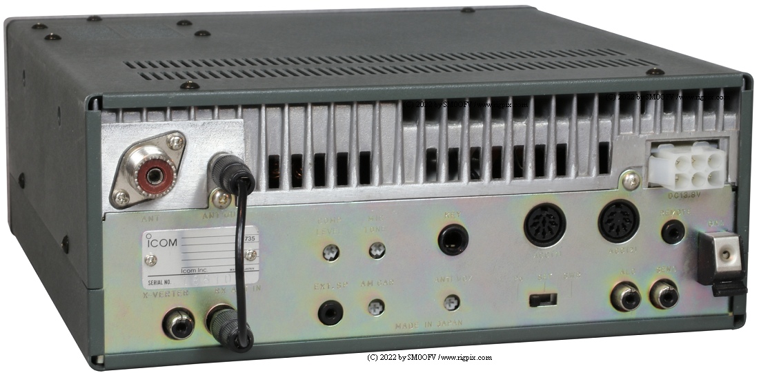 A rear picture of Icom IC-735