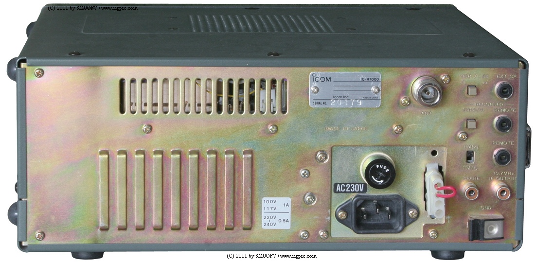 A rear picture of Icom IC-R7000