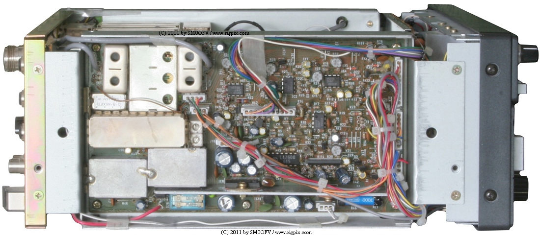A left sidepicture of Icom IC-R7000