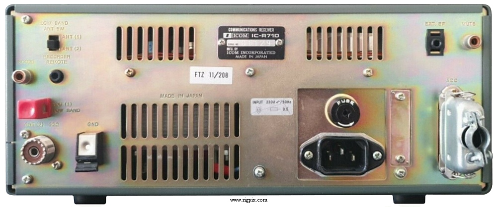 A rear picture of Icom IC-R71D