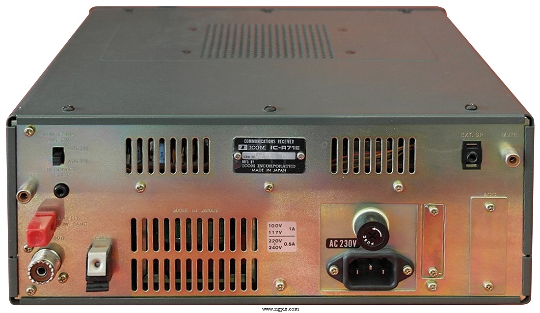 A rear picture of Icom IC-R71E