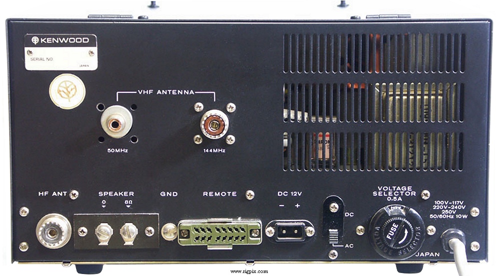 A rear picture of Kenwood R-599S