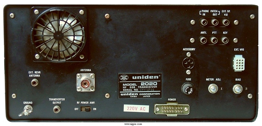 A rear picture of Uniden 2020