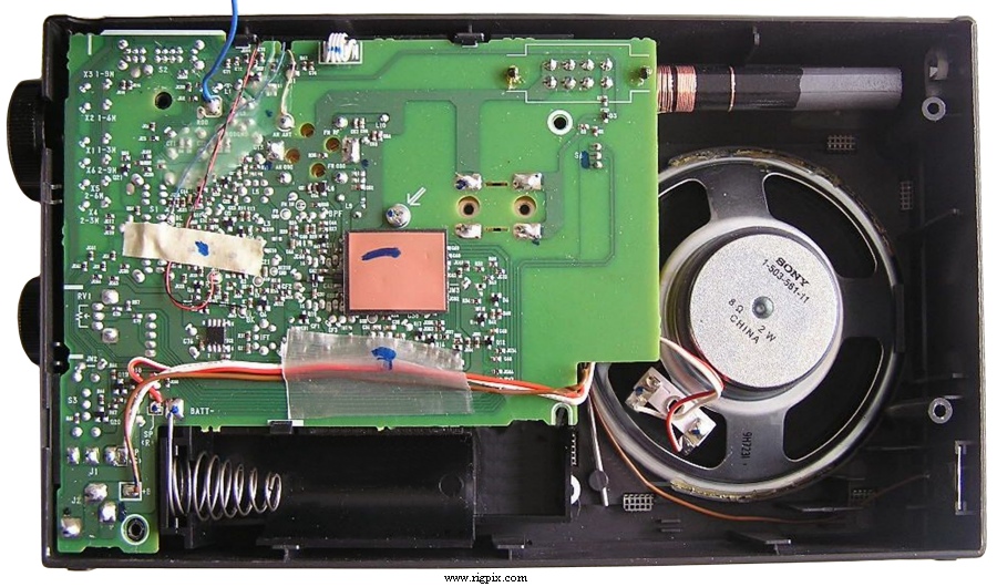 An inside picture of Sony ICF-EX5