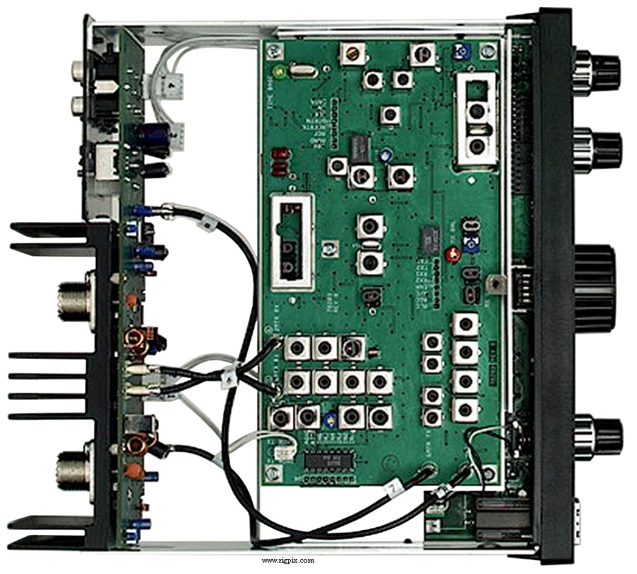 An inside picture of Ten-Tec 526 (6N2)