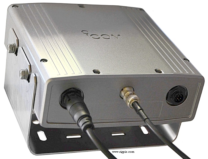 A bottom view picture of Icom CX-24G