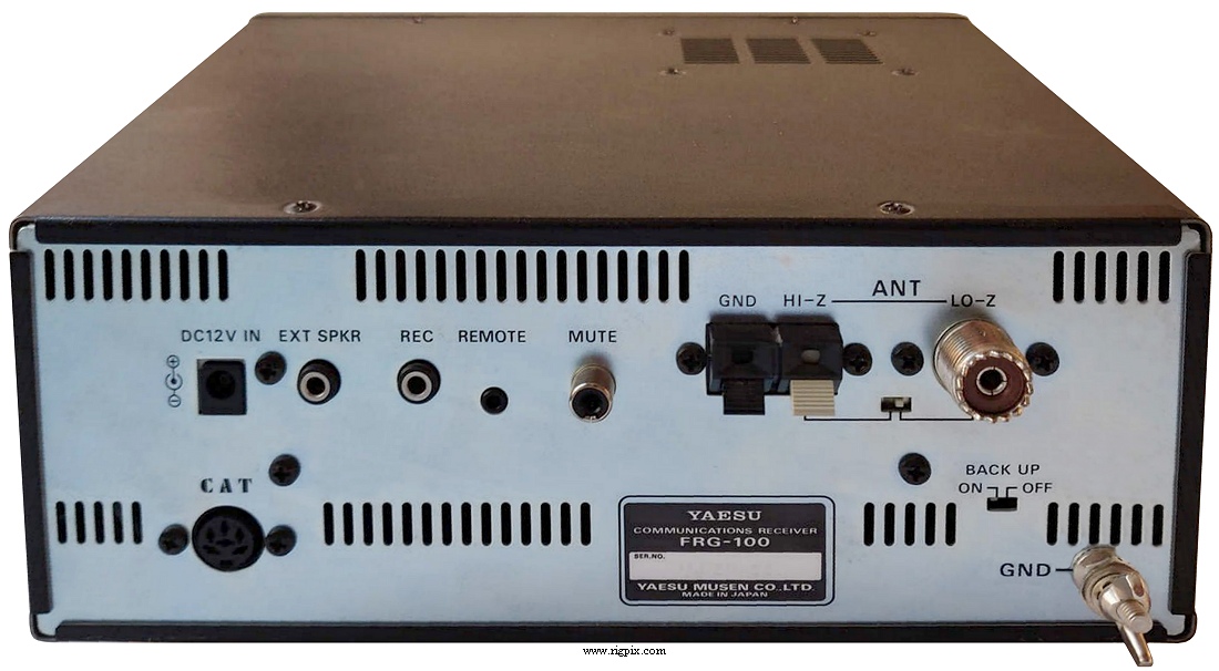 A rear picture of Yaesu FRG-100