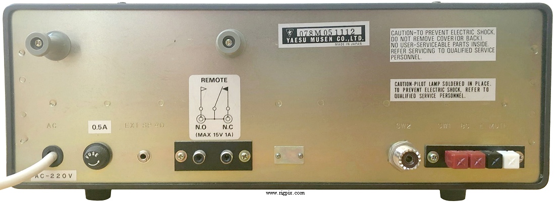 A rear picture of Yaesu FRG-7000