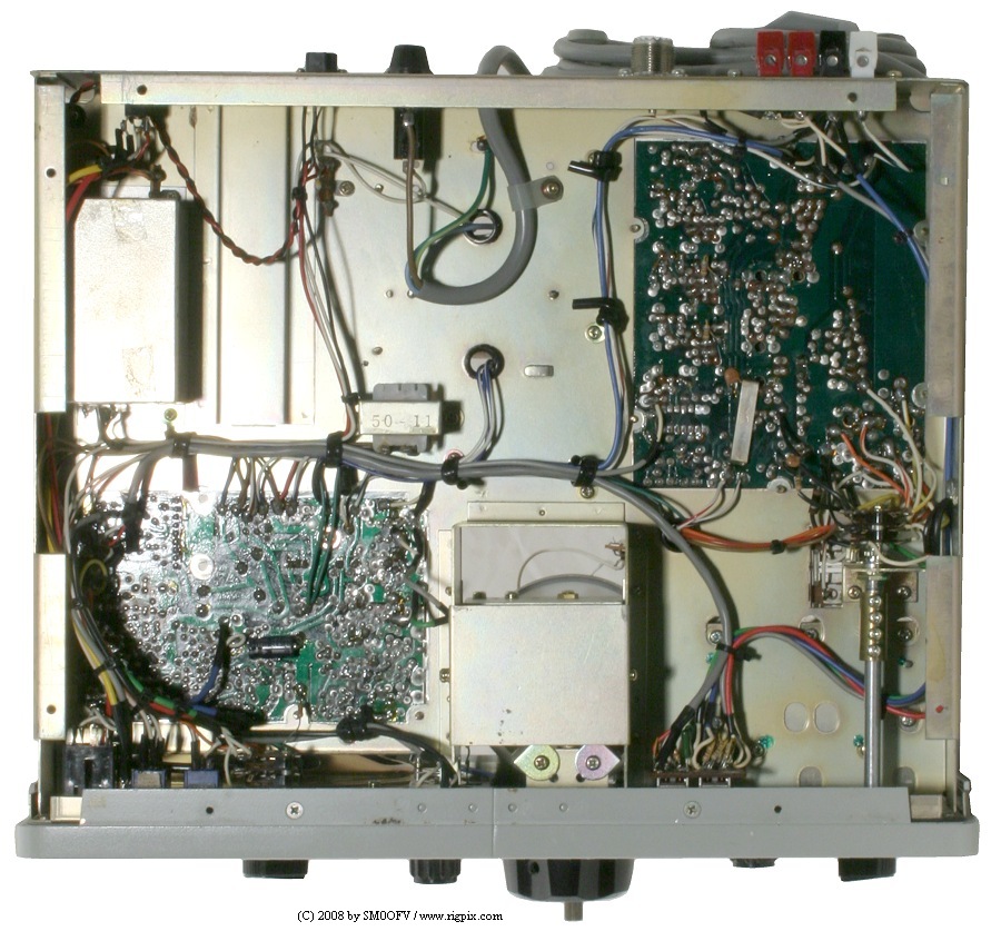 An inside bottom picture of Yaesu FRG-7