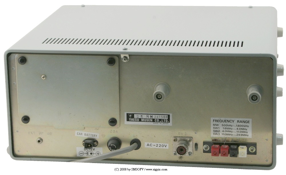 A rear picture of Yaesu FRG-7