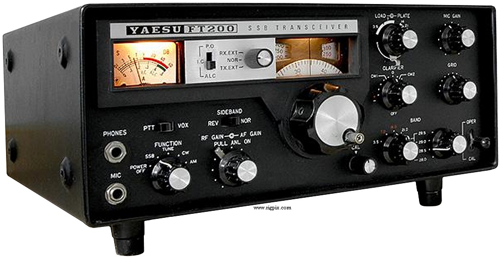 A picture of a black Yaesu FT-200