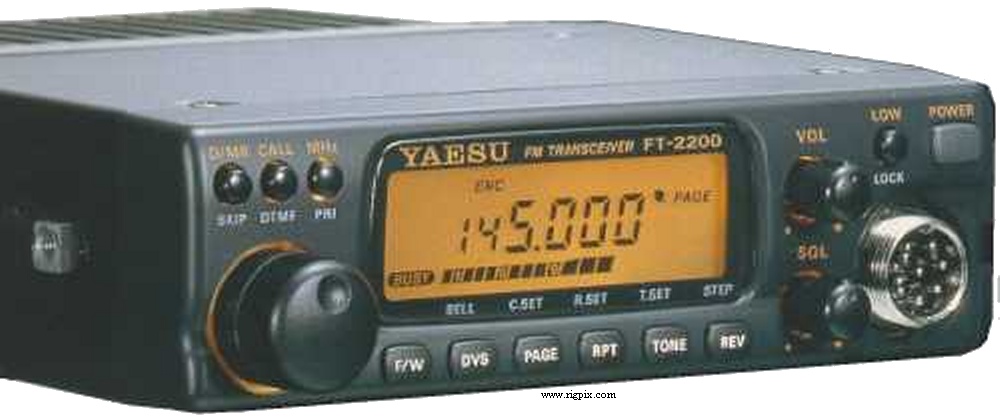 A picture of Yaesu FT-2200