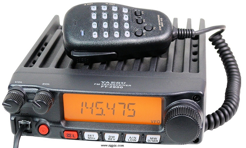 A picture of Yaesu FT-2900R