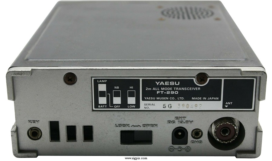 A rear picture of Yaesu FT-290