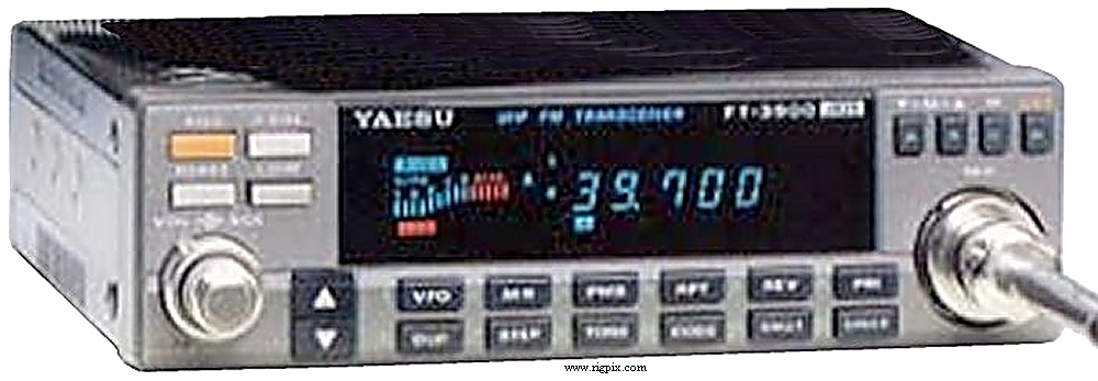 A picture of Yaesu FT-3900