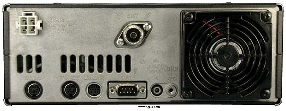 A rear picture of Yaesu FT-450