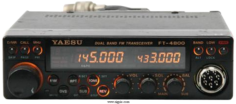 A picture of Yaesu FT-4800H