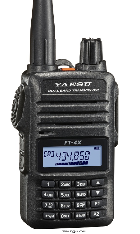 A picture of Yaesu FT-4XE