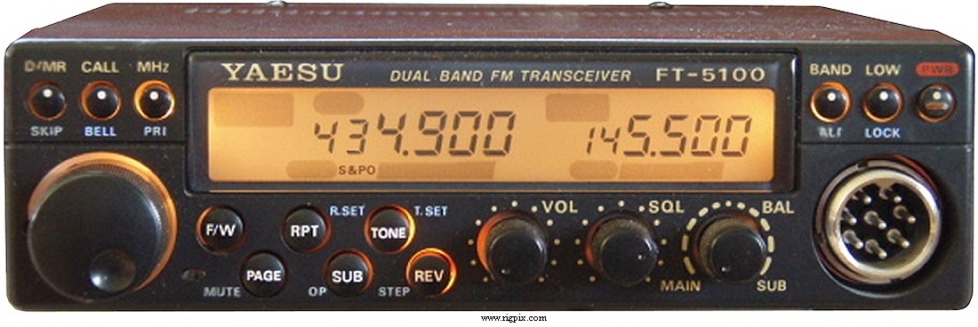 A picture of Yaesu FT-5100