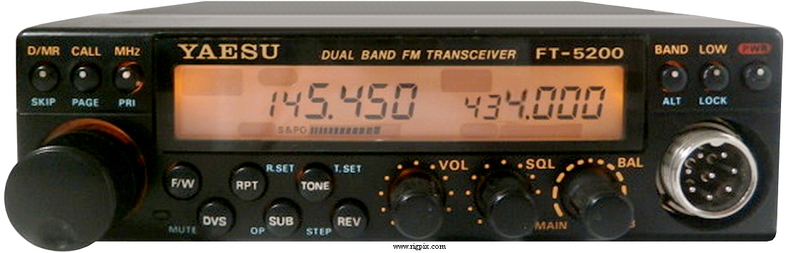 A picture of Yaesu FT-5200