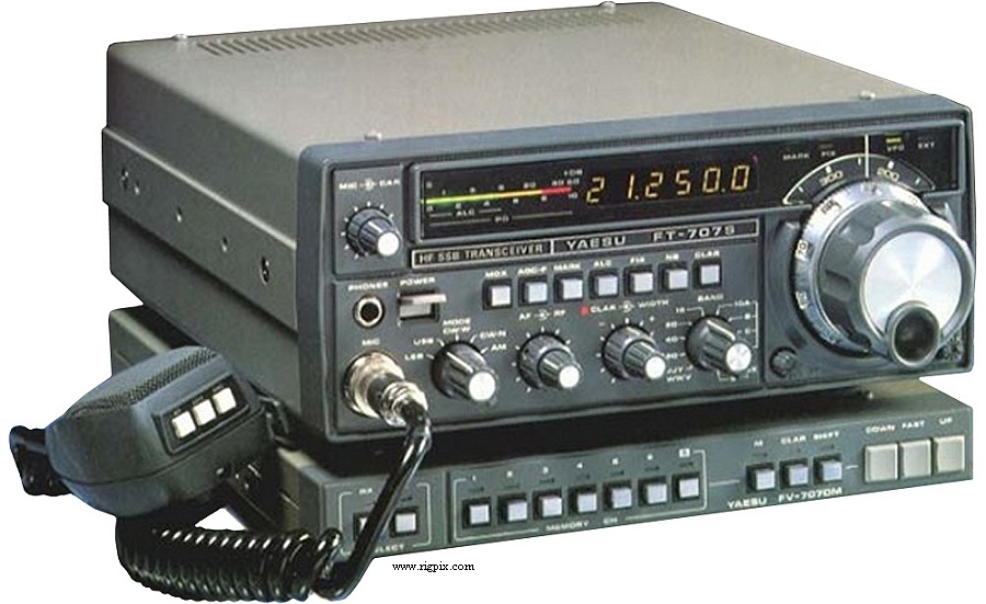 A picture of Yaesu FT-707S