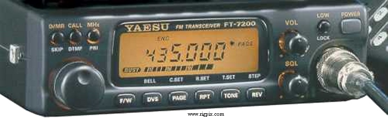 A picture of Yaesu FT-7200