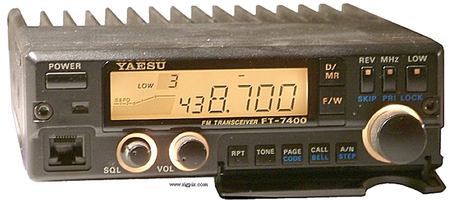 A picture of Yaesu FT-7400H