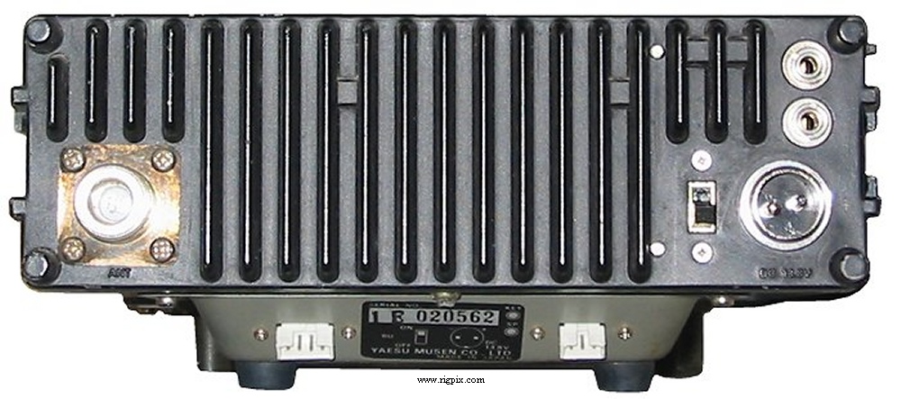 A rear picture of Yaesu FT-780R