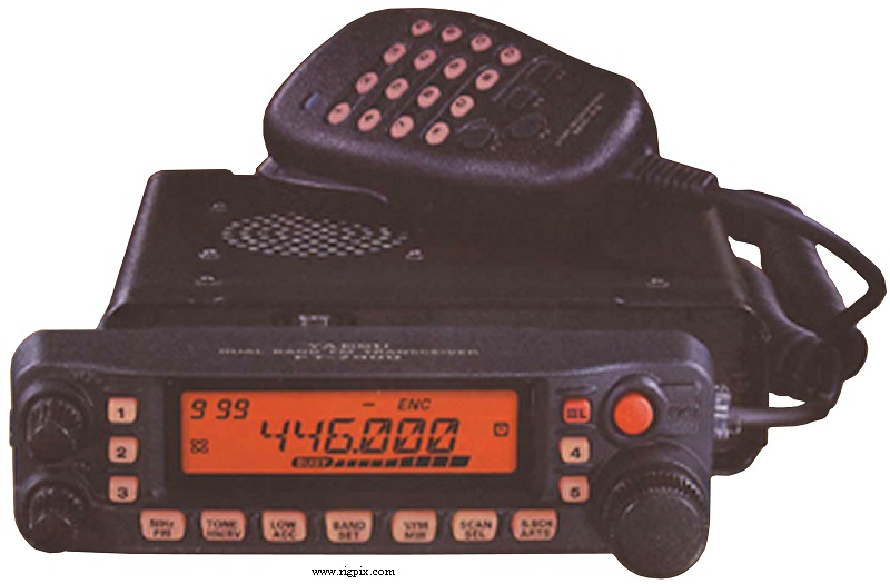 A picture of Yaesu FT-7900R