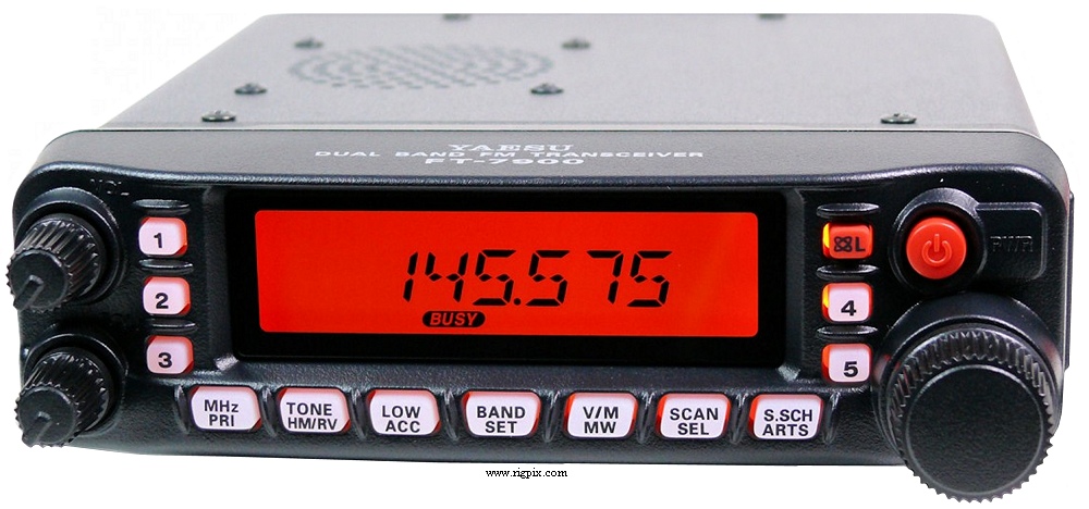 A picture of Yaesu FT-7900E