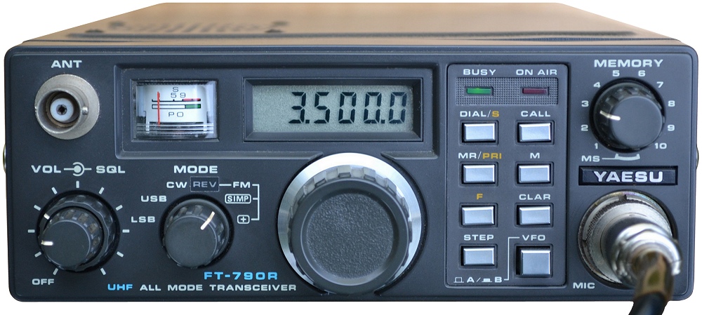 A picture of Yaesu FT-790R