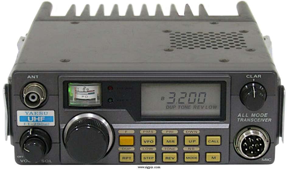 A picture of Yaesu FT-790R II