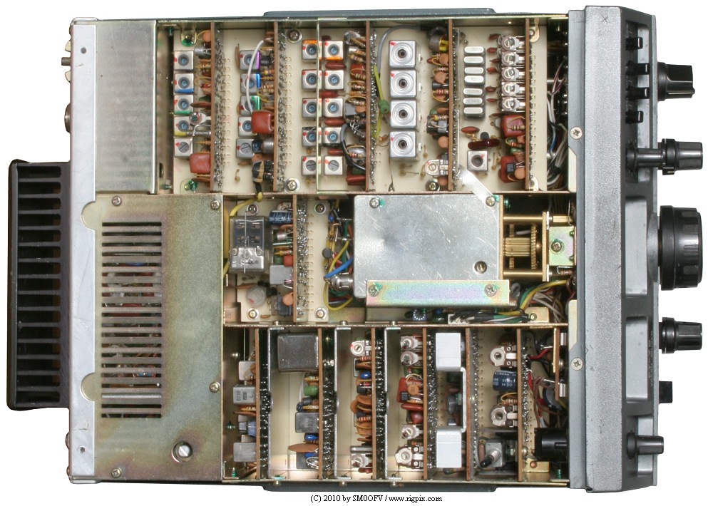 An inside picture of Yaesu FT-7B