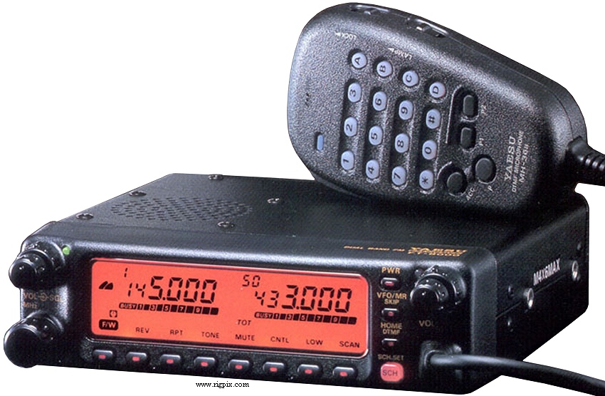 A picture of Yaesu FT-8000R