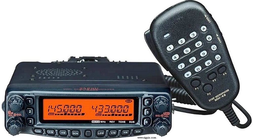 A picture of Yaesu FT-8800R