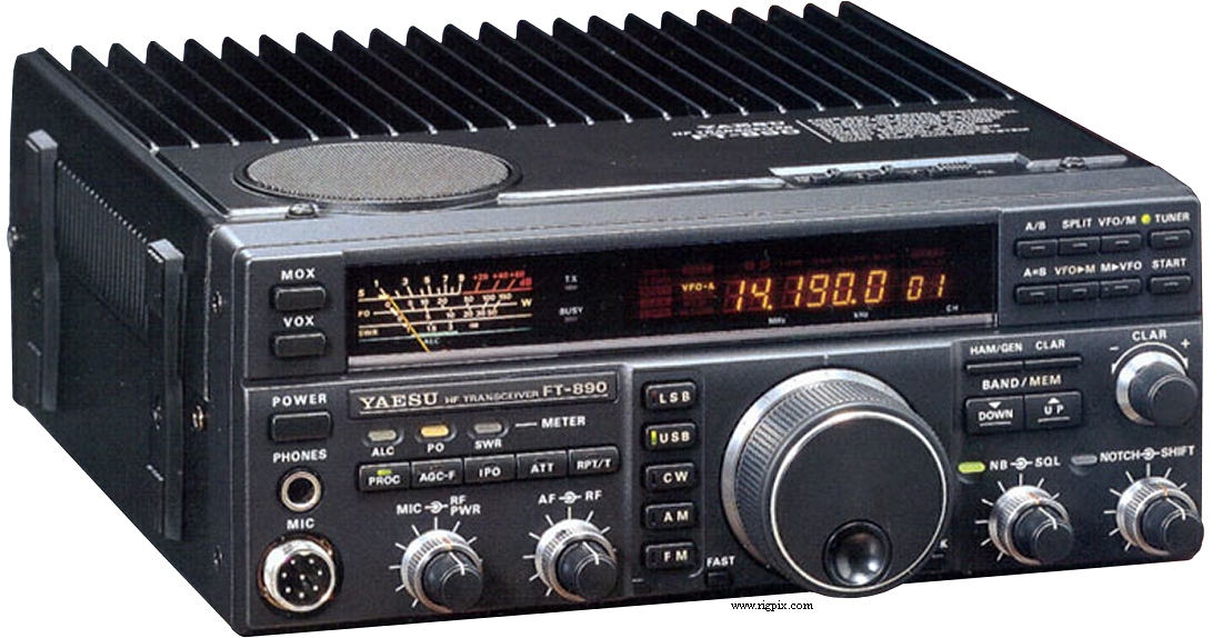 A picture of Yaesu FT-890