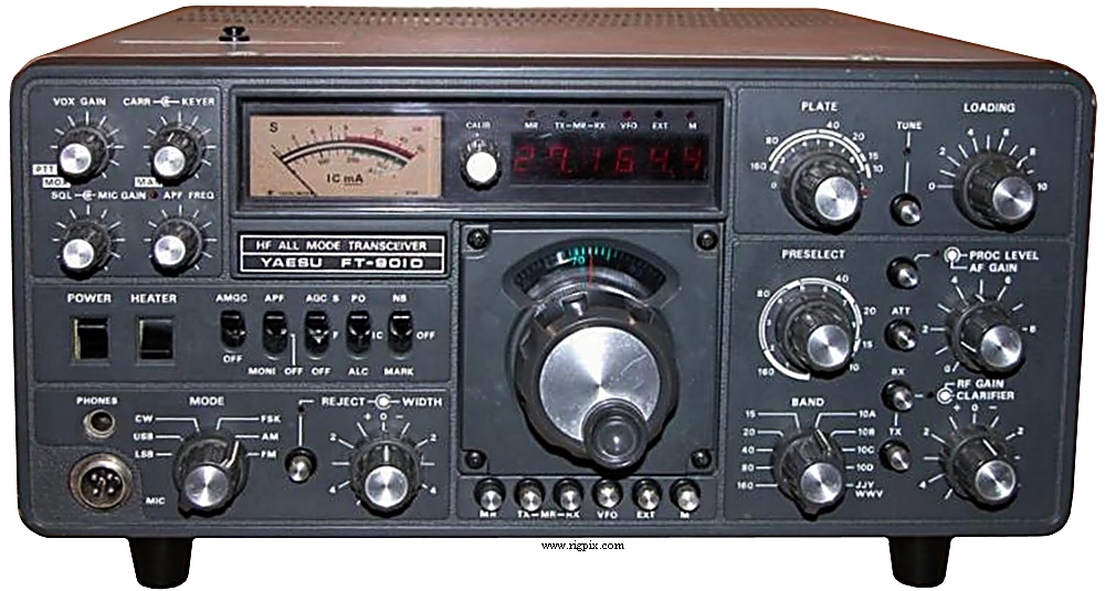 A picture of Yaesu FT-901D