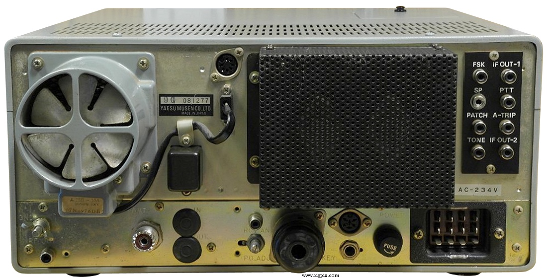 A rear picture of Yaesu FT-901DM