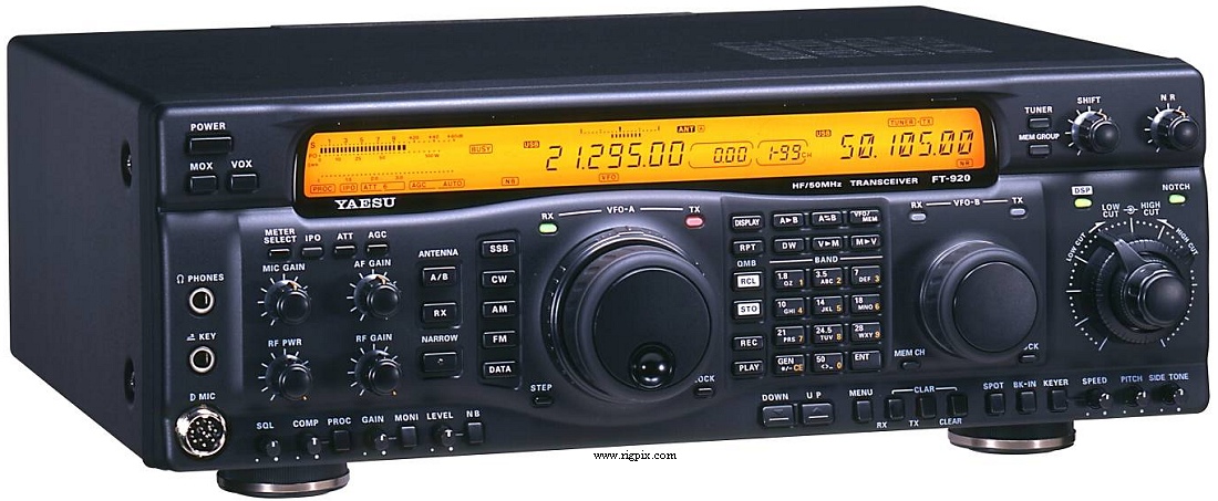 A picture of Yaesu FT-920