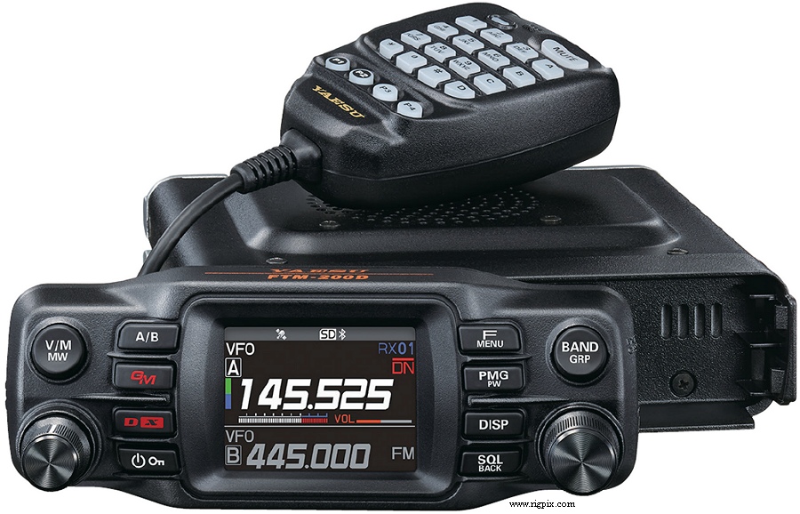 A picture of Yaesu FTM-200DE