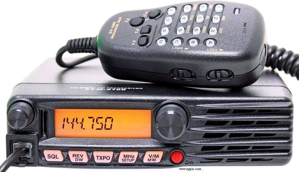 A picture of Yaesu FTM-3100E